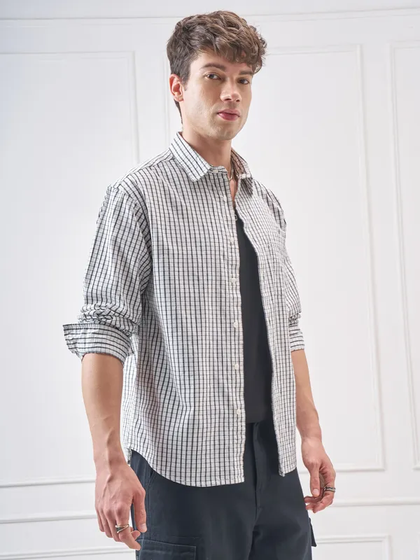 Highlander Men White Checked Relaxed Fit Casual Shirt