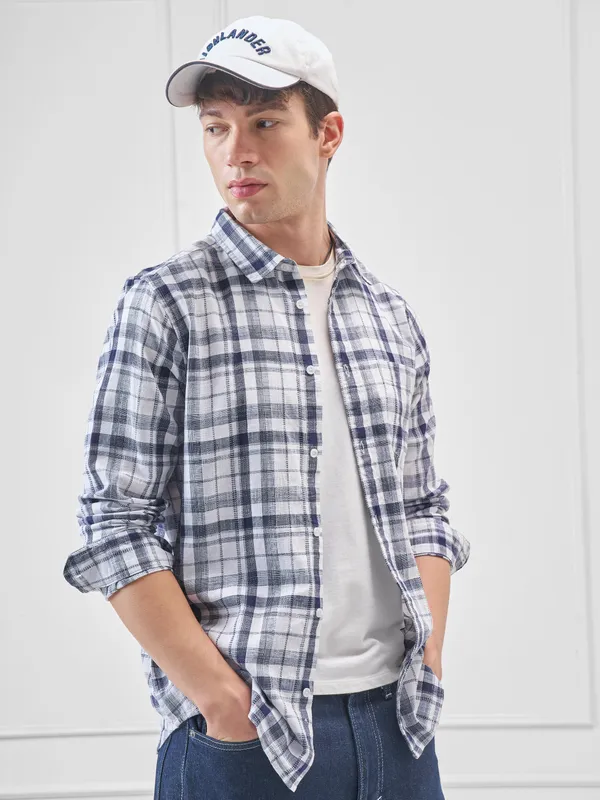 Highlander Men White Checked Relaxed Fit Casual Shirt