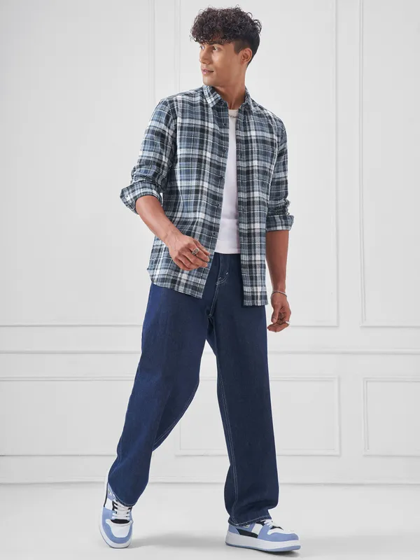 Men Slim Fit Casual Shirt