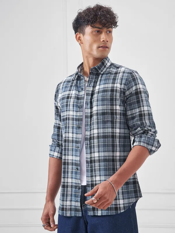 Men Slim Fit Casual Shirt