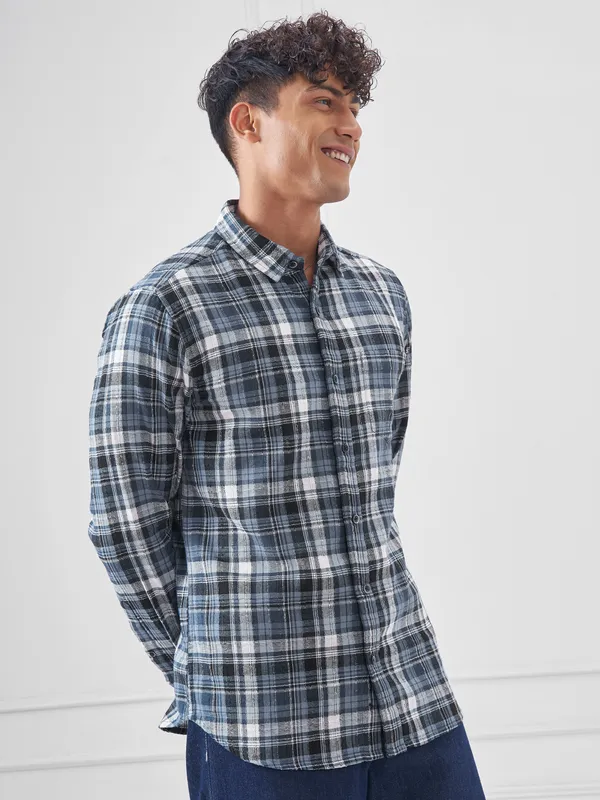 Men Slim Fit Casual Shirt