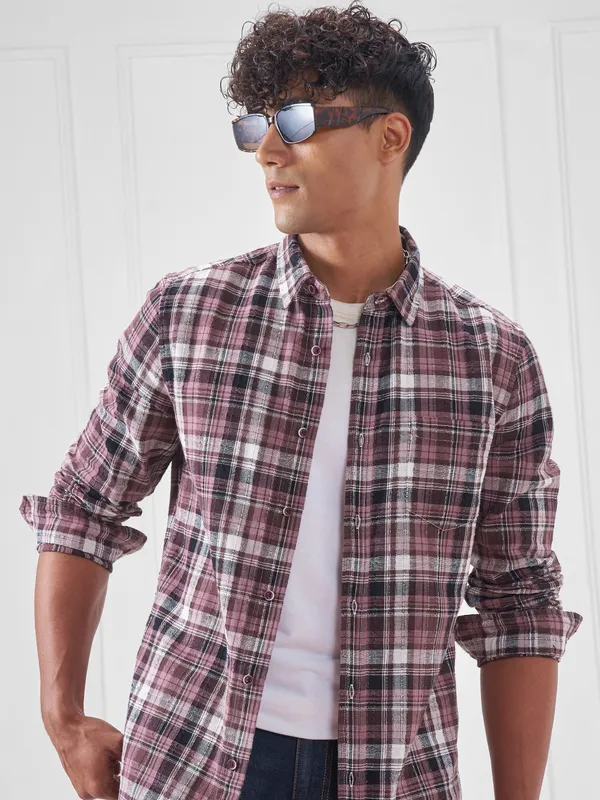 Highlander Men Pink Checked Slim Fit Casual Shirt