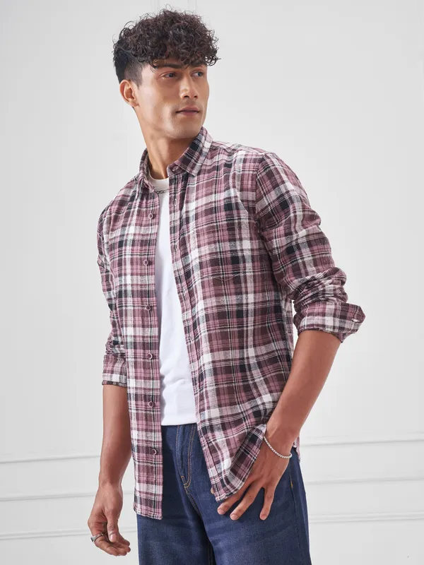 Highlander Men Pink Checked Slim Fit Casual Shirt