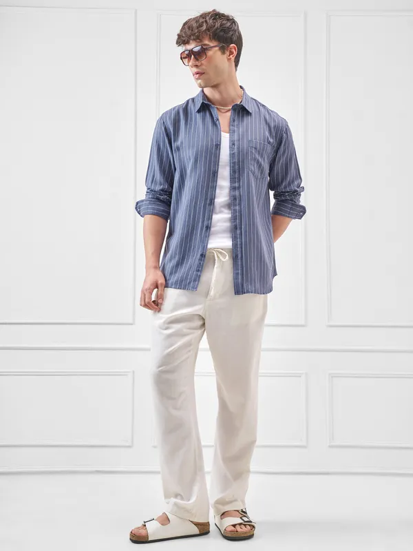 Highlander Men Blue Striped Regular Fit Casual Shirt