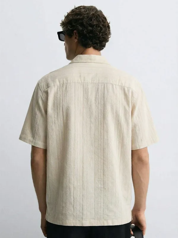 Highlander Men Cream Self Design Relaxed Fit Casual Shirt