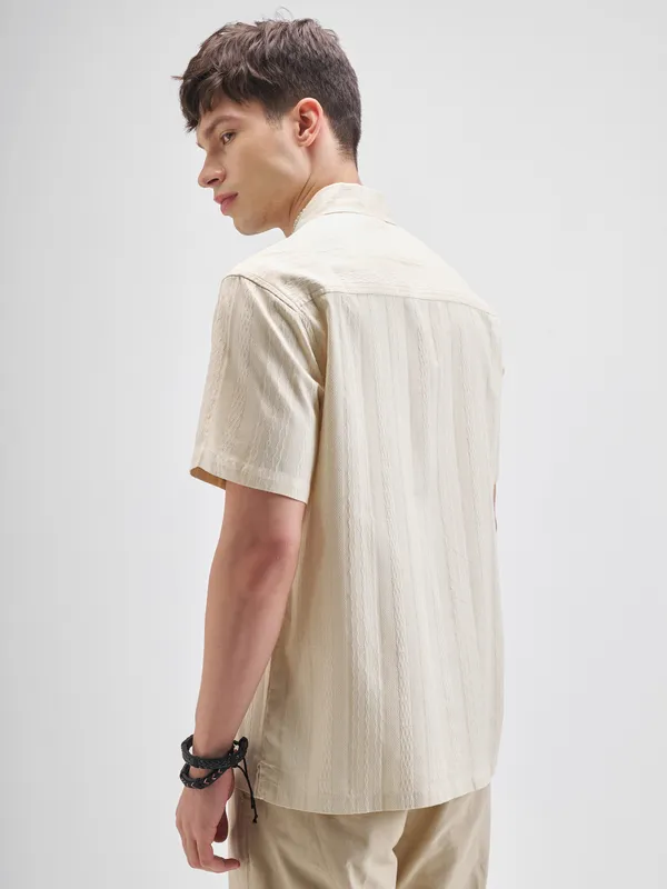 Highlander Men Cream Self Design Relaxed Fit Casual Shirt