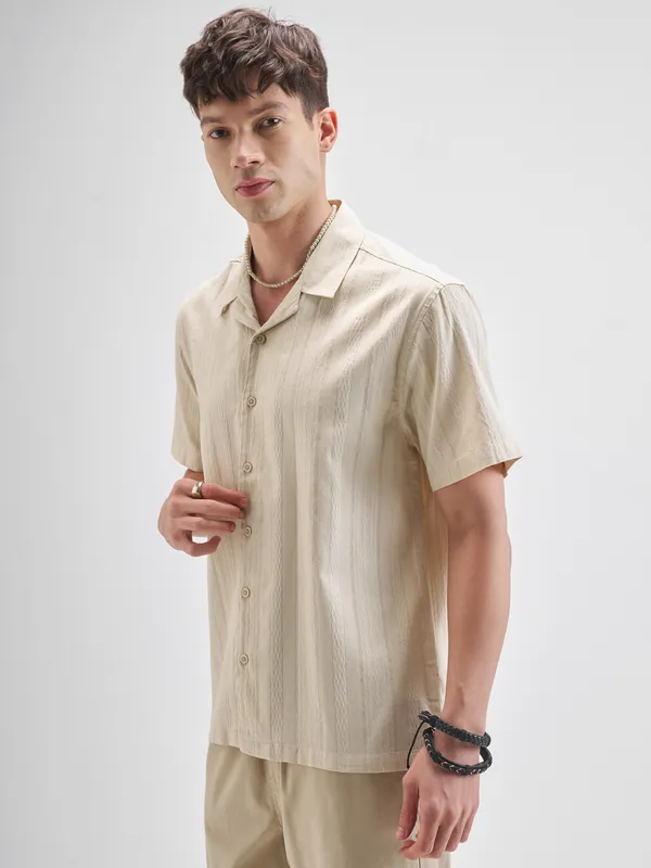 Highlander Men Cream Self Design Relaxed Fit Casual Shirt
