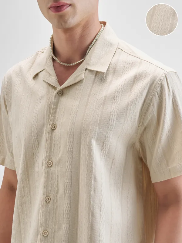 Highlander Men Cream Self Design Relaxed Fit Casual Shirt
