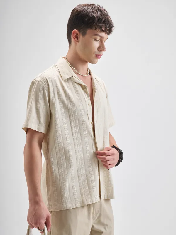 Highlander Men Cream Self Design Relaxed Fit Casual Shirt