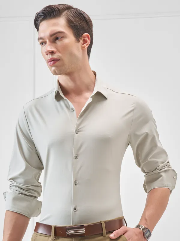 Highlander Men Grey Solid Slim Fit Casual Shirt