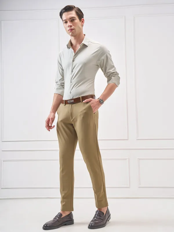 Highlander Men Grey Solid Slim Fit Casual Shirt