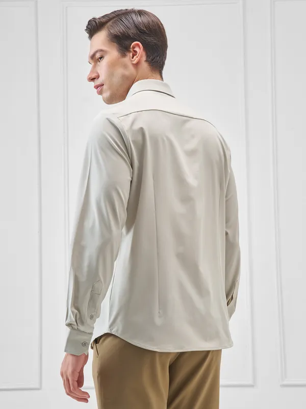 Highlander Men Grey Solid Slim Fit Casual Shirt