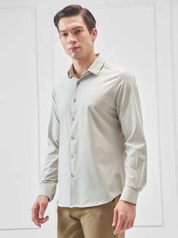 Highlander Men Grey Solid Slim Fit Casual Shirt
