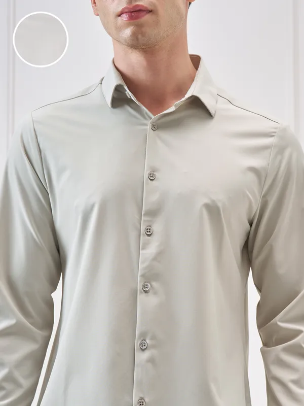 Highlander Men Grey Solid Slim Fit Casual Shirt