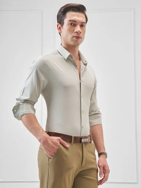 Highlander Men Grey Solid Slim Fit Casual Shirt