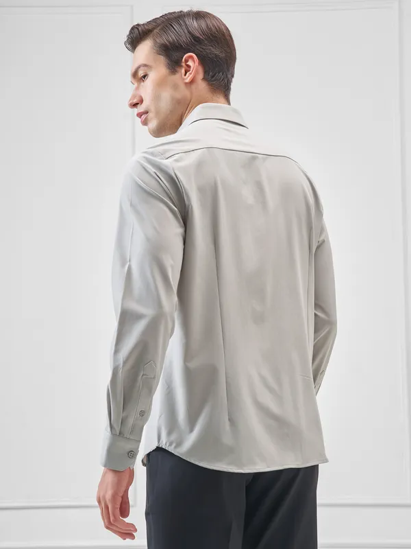 Highlander Men Grey Solid Slim Fit Casual Shirt