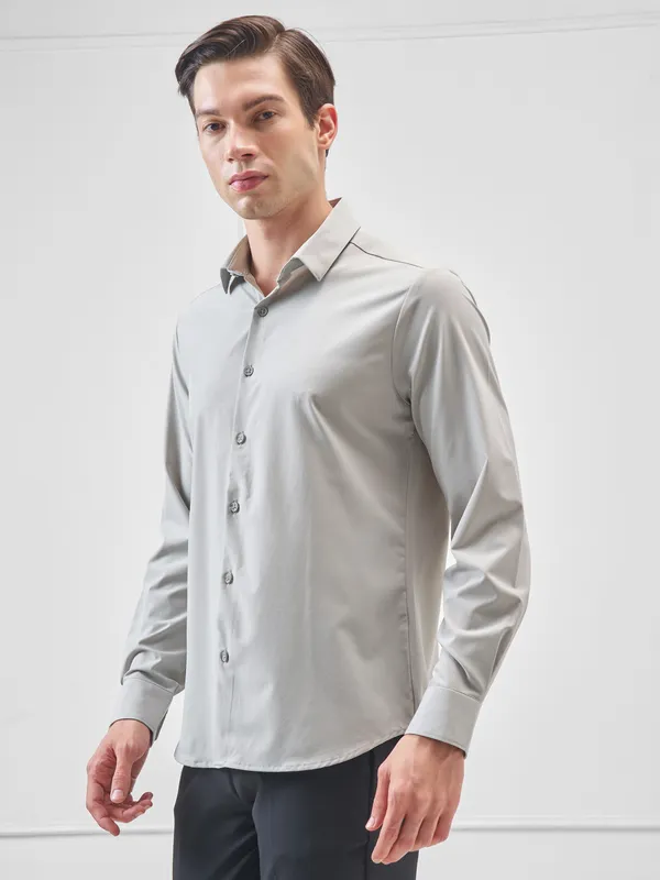 Highlander Men Grey Solid Slim Fit Casual Shirt