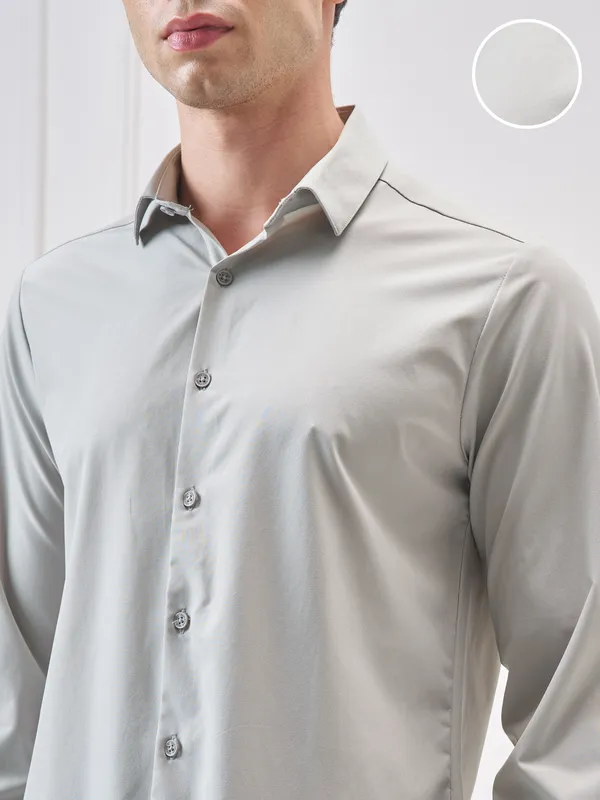 Highlander Men Grey Solid Slim Fit Casual Shirt