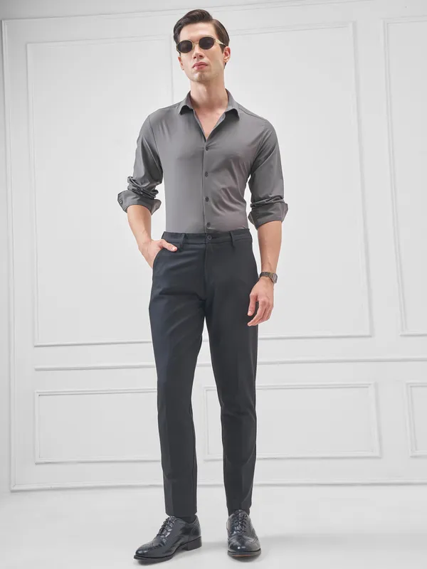 Highlander Men Charcoal Solid Slim Fit Casual Shirt