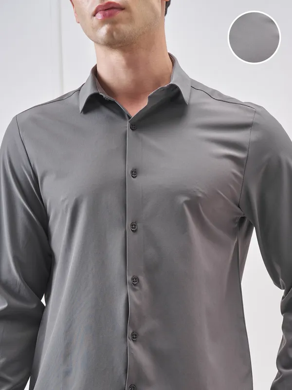 Highlander Men Charcoal Solid Slim Fit Casual Shirt