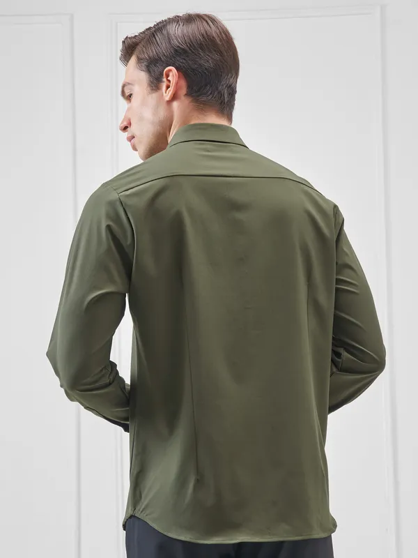 Highlander Men Green Solid Slim Fit Casual Shirt