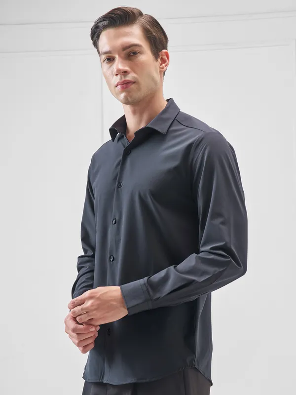 Highlander Men Navy Blue Solid Slim Fit Casual Shirt