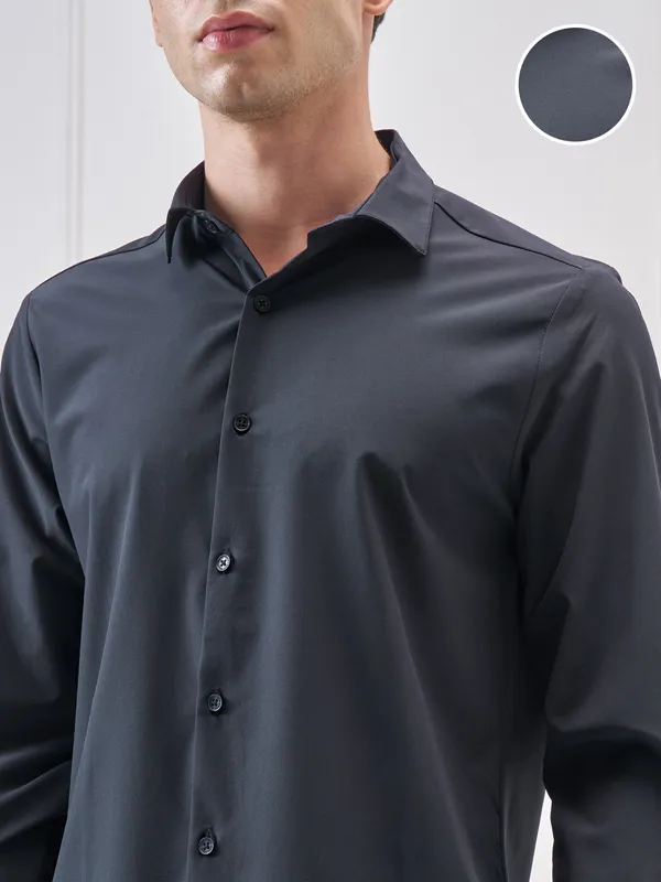 Highlander Men Navy Blue Solid Slim Fit Casual Shirt