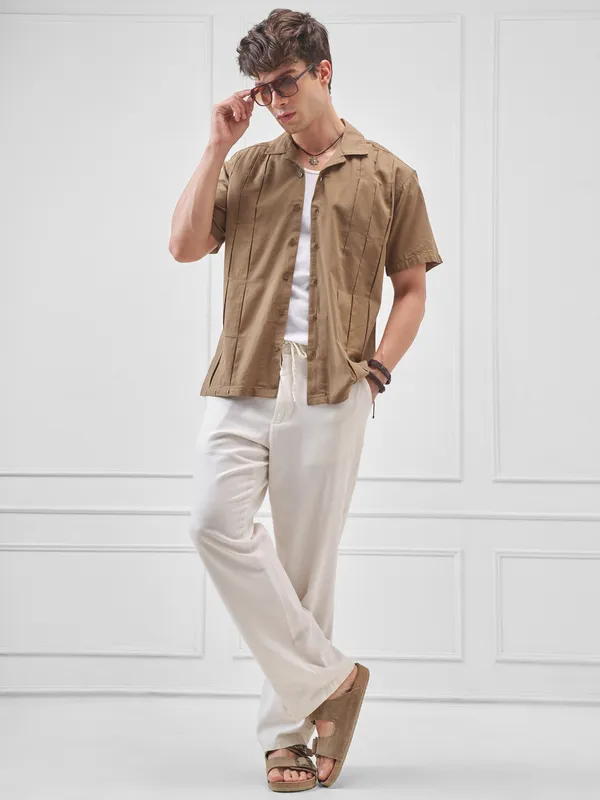 Highlander Men Khaki Solid Relaxed Fit Casual Shirt