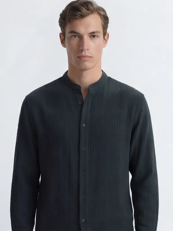 Highlander Men Green Self Design Relaxed Fit Casual Shirt