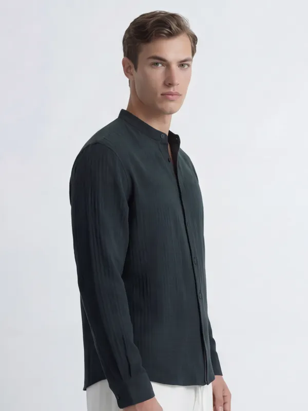 Highlander Men Green Self Design Relaxed Fit Casual Shirt