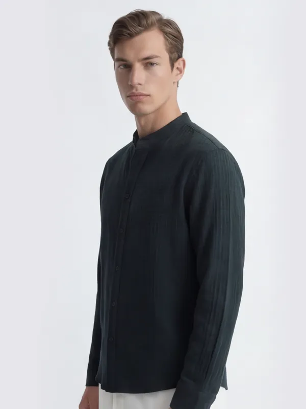 Highlander Men Green Self Design Relaxed Fit Casual Shirt