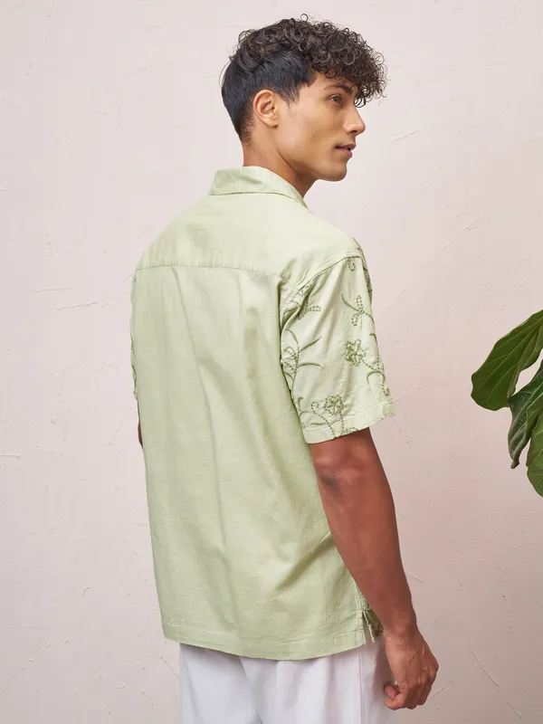 Highlander Men Green Embroidered Relaxed Fit Casual Shirt