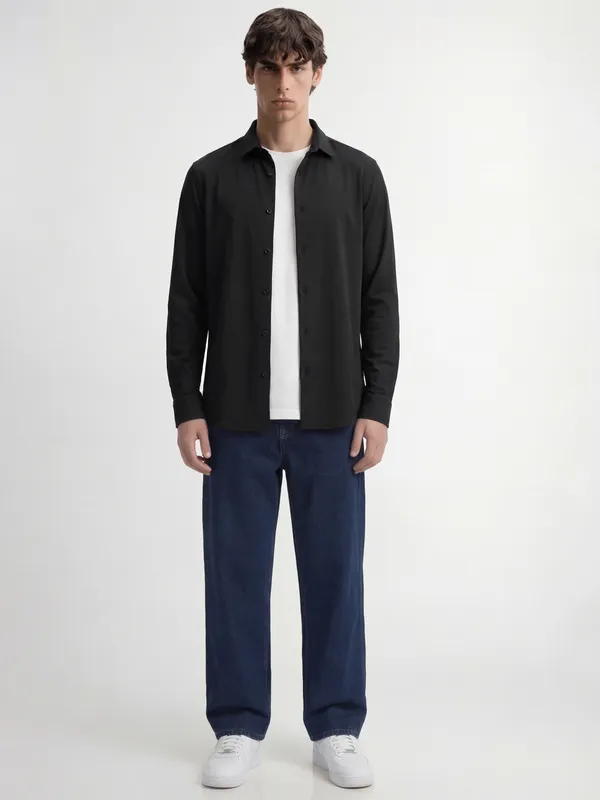 Highlander Men Black Solid Slim Fit Casual Shirt