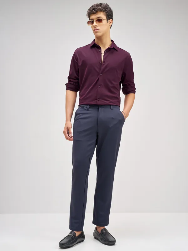 Highlander Men Purple Solid Slim Fit Casual Shirt