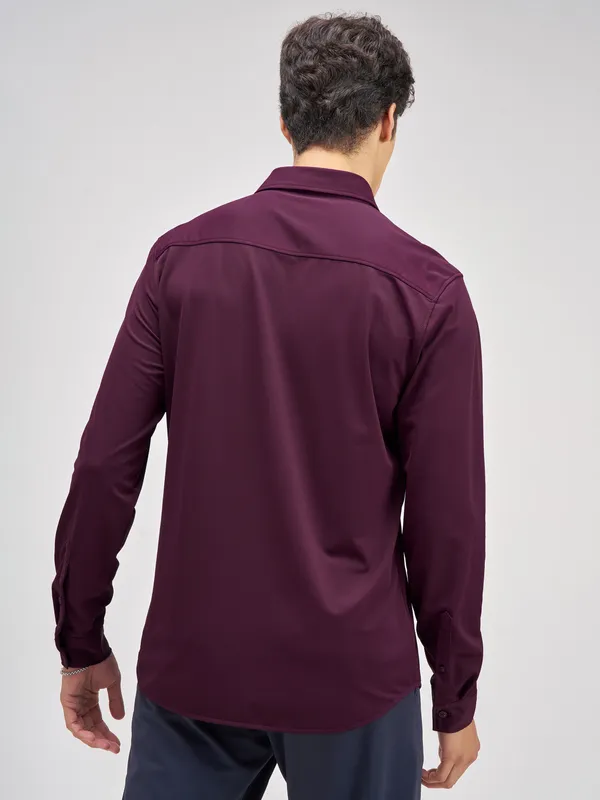 Highlander Men Purple Solid Slim Fit Casual Shirt