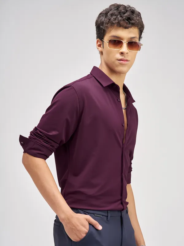 Highlander Men Purple Solid Slim Fit Casual Shirt