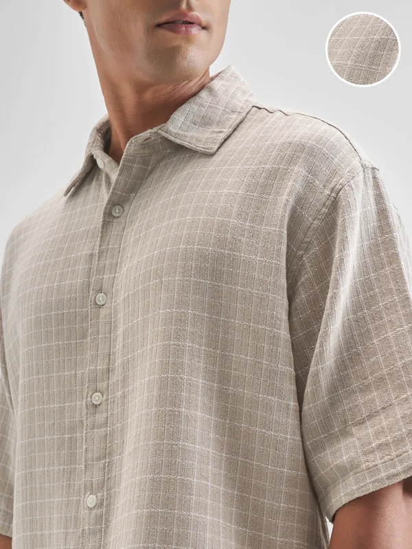 Highlander Men Beige Checked Boxy Fit Casual Shirt