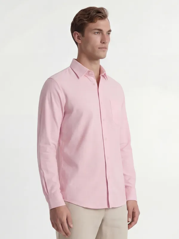 Highlander Men Pink Solid Slim Fit Casual Shirt