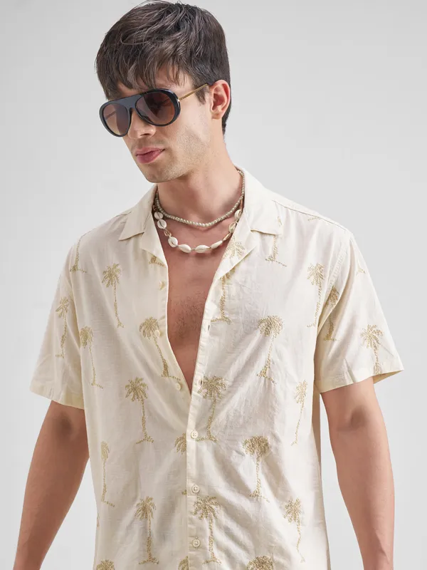 Highlander Men Cream Self Design Relaxed Fit Casual Shirt
