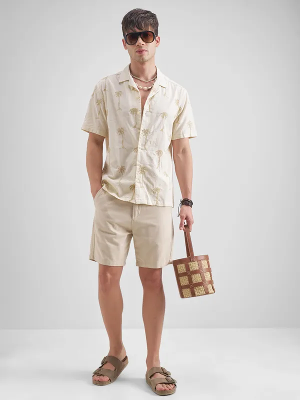 Highlander Men Cream Self Design Relaxed Fit Casual Shirt