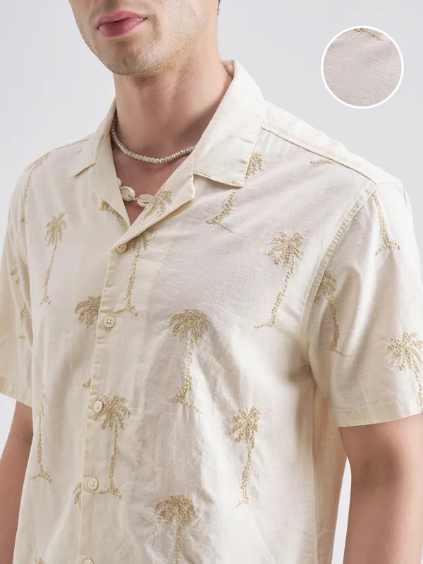 Highlander Men Cream Self Design Relaxed Fit Casual Shirt
