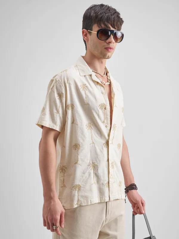 Highlander Men Cream Self Design Relaxed Fit Casual Shirt