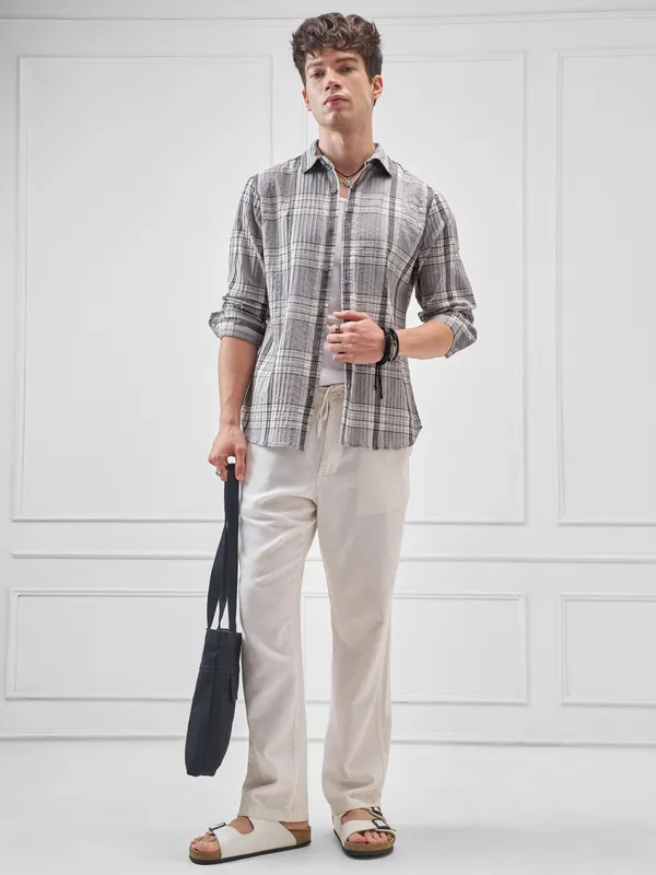 Highlander Men Grey Checked Slim Fit Casual Shirt