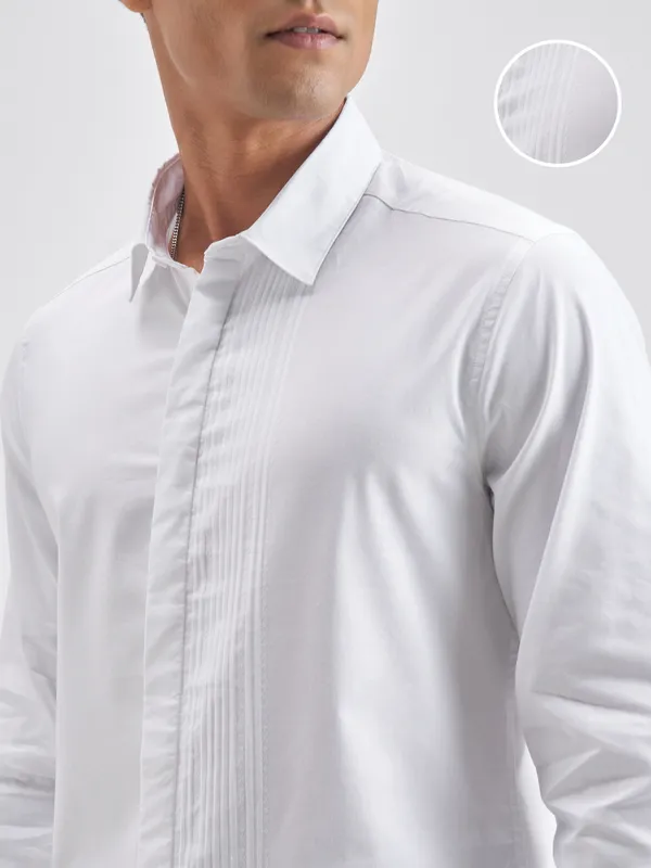 Highlander Men White Solid Slim Fit Casual Shirt