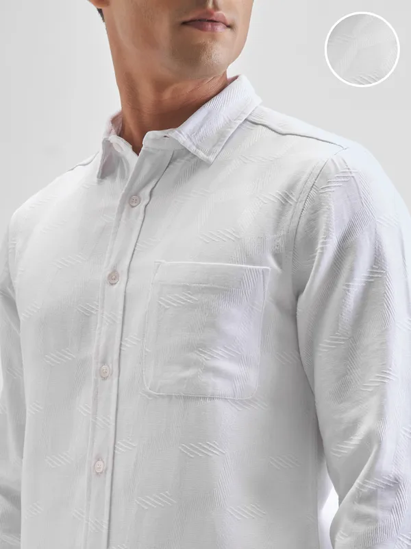 Highlander Men White Self Design Slim Fit Casual Shirt