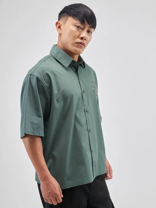 Highlander Men Green Printed Boxy Fit Casual Shirt