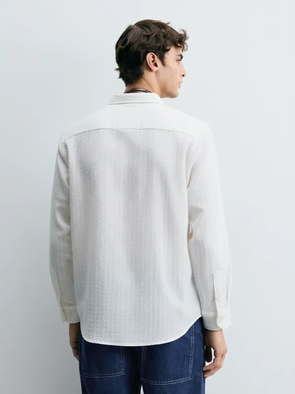 Highlander Men Off White Self Design Relaxed Fit Casual Shirt