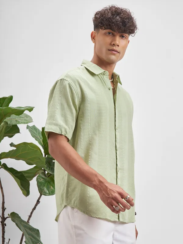 Highlander Men Green Self Design Relaxed Fit Casual Shirt