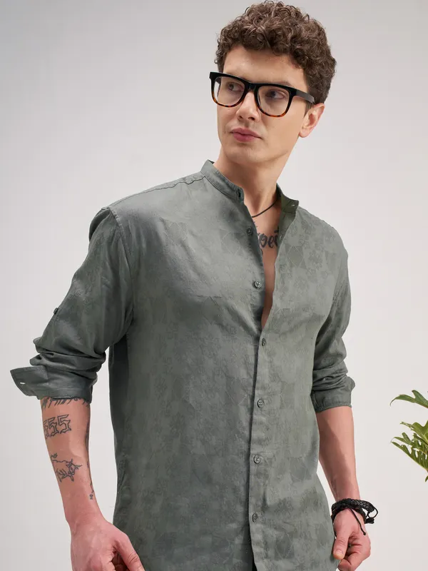 Highlander Men Olive Self Design Regular Fit Casual Shirt