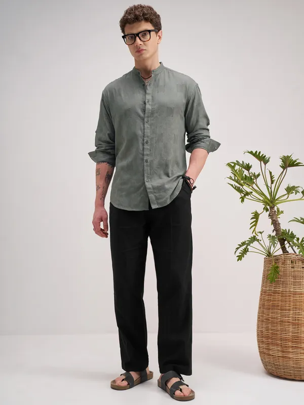 Highlander Men Olive Self Design Regular Fit Casual Shirt